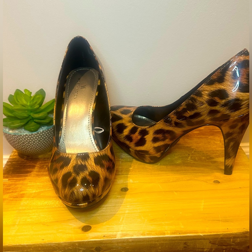 Leopard print platform Worthington heels 7.5M never worn